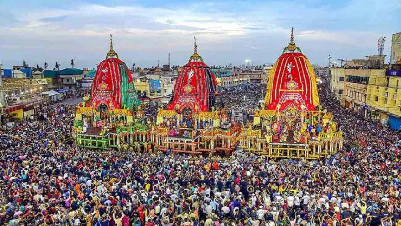 Jagannath Rath Yatra: జగన్నాథుని వెంట భారీగా తరలిన భక్తులు