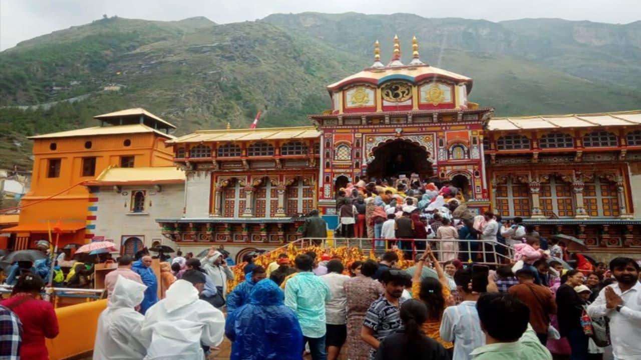 Heavy Rains: చార్ ధామ్ యాత్ర 24 గంటలపాటు నిలిపివేత