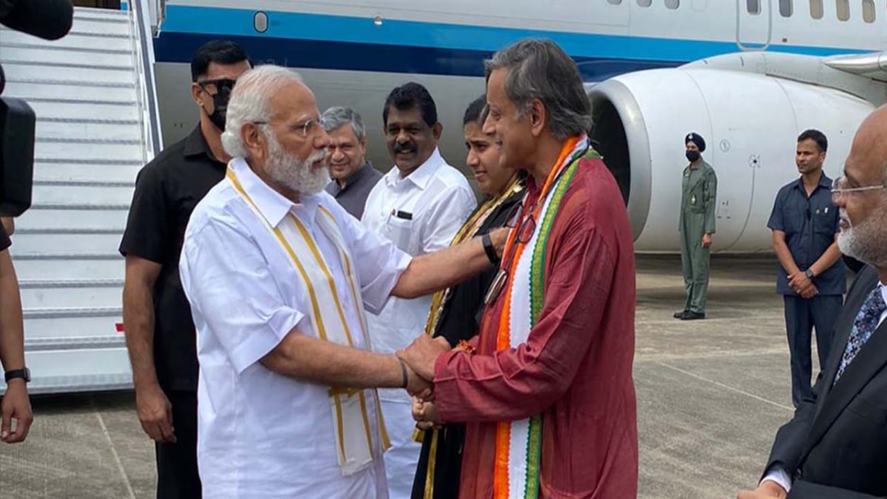Shashi Tharoor On PM: ప్రధాని మోదీపై శశిథరూర్ కీలక వ్యాఖ్యలు