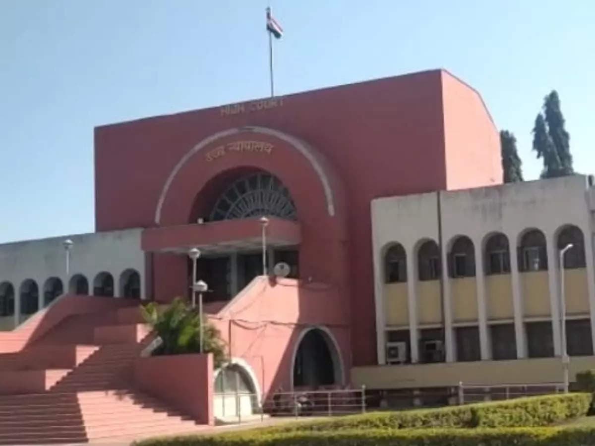 Bombay High Court: సంచలన తీర్పు.. తల్లి పెంపకంలోని పిల్లలకు తండ్రి ఇంటిపేరు అక్కర్లేదు!