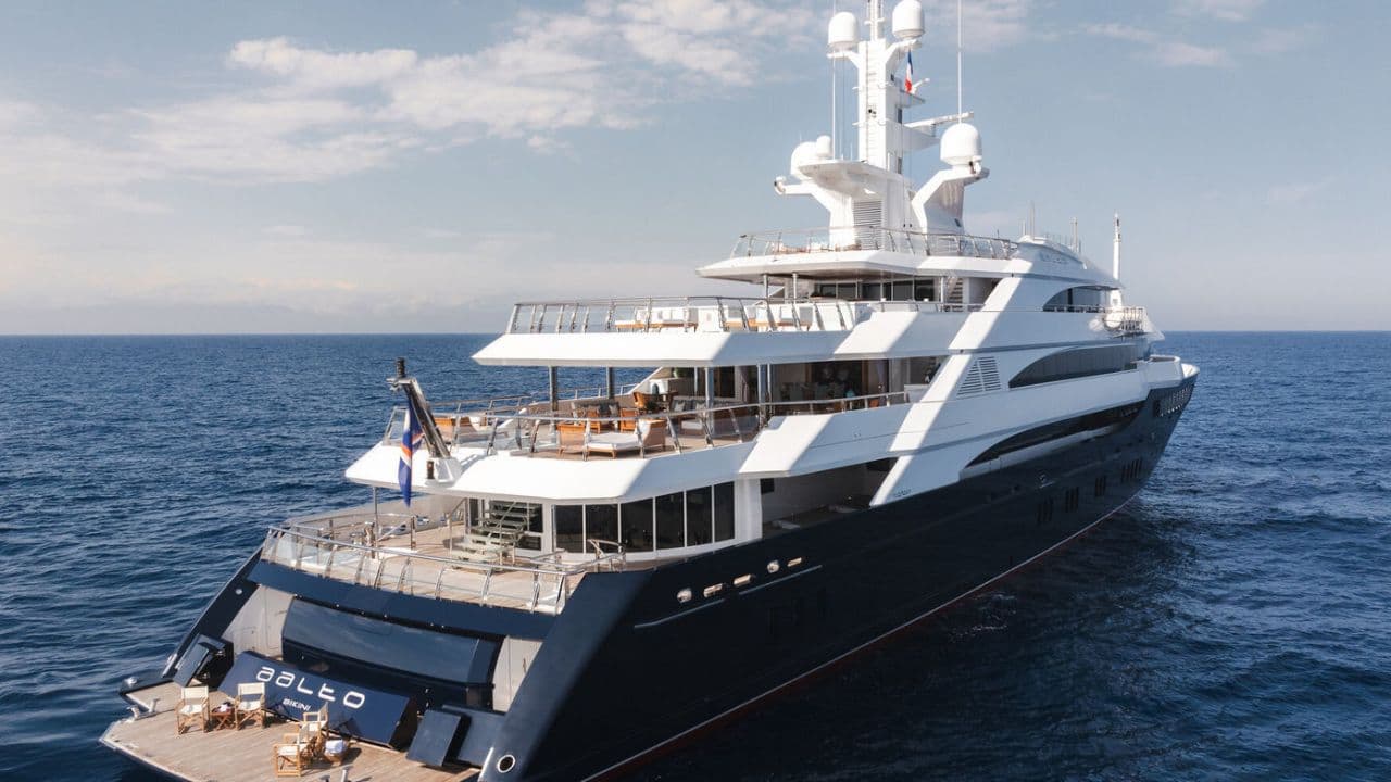 సముద్రంపై తేలియాడే రాజప్రసాదం.. లక్ష్మీ మిట్టల్ 'అమేవి' లగ్జరీ మామూలుగా లేదుగా..!