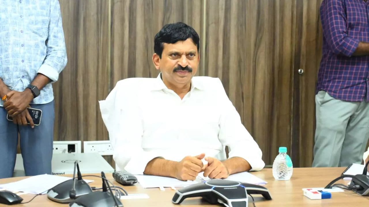 'తీగ లాగితే డొంక కదులుతోంది'