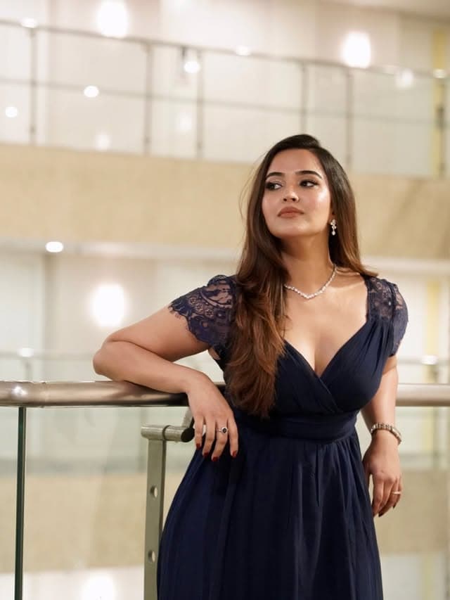 Poojitha Ponnada:హాట్ ఫోజులతో పూజిత పొన్నాడ ఫోటోలు వైరల్