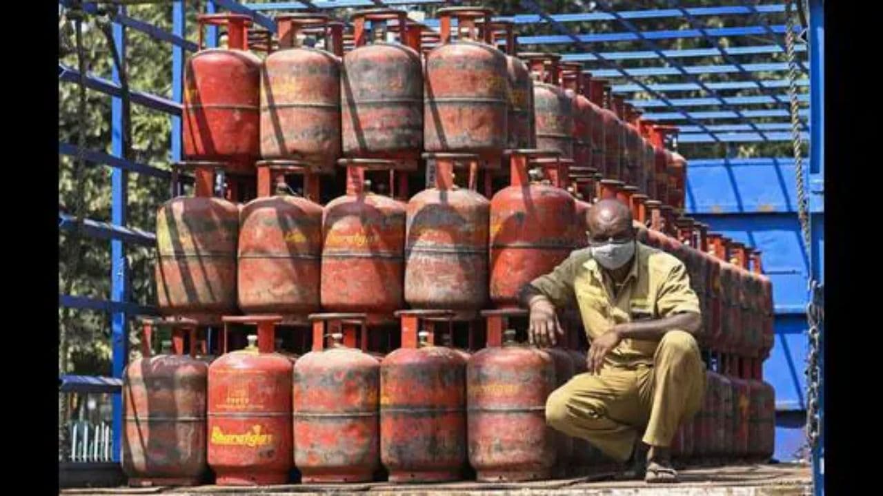 Free LPG Cylinder: హోలీ కానుక.. ఉచితంగా గ్యాస్ సిలిండర్.. ఇలా అప్లై చేసుకోండి..!