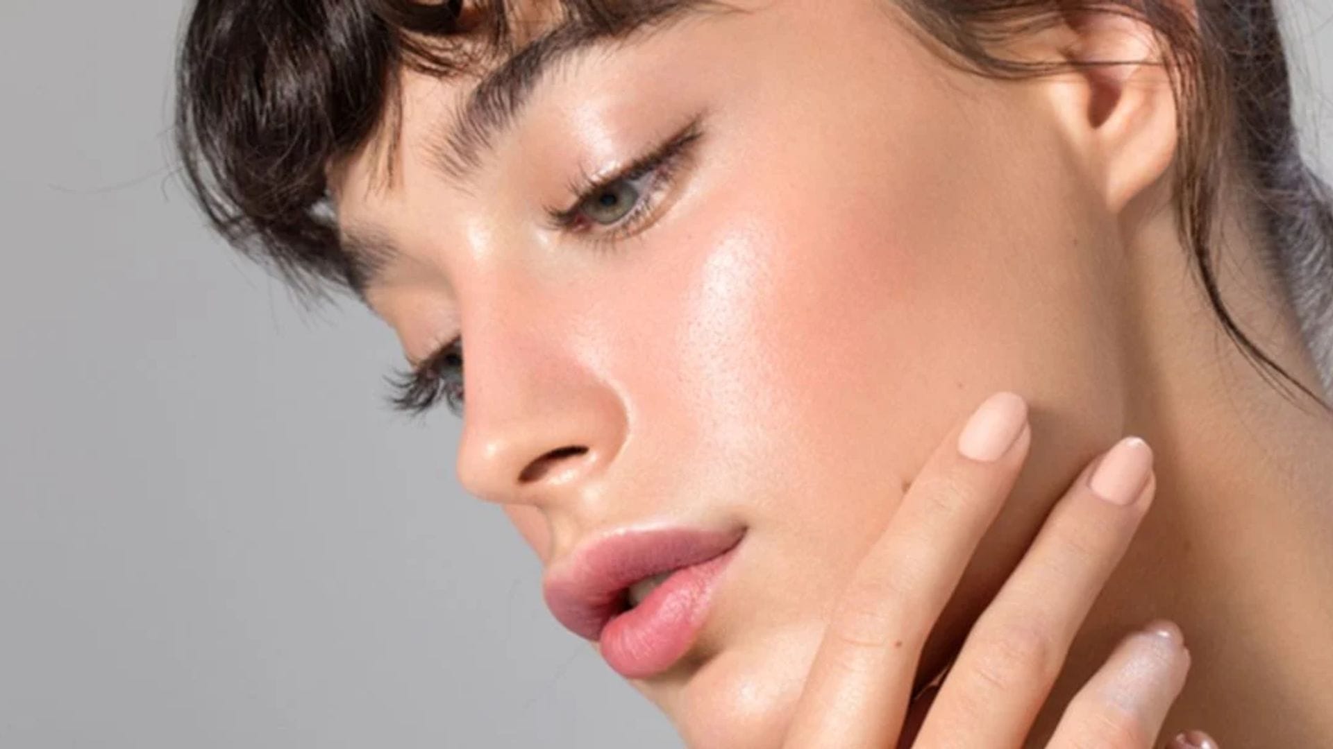 Winter Glowing skin tips: చలికాలంలో మెరిసే చర్మం కోసం ఈ చిట్కాలు ఫాలో అవ్వండి!