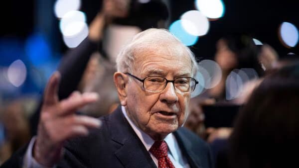 Warren Buffett Retires: వారెన్ బఫెట్ సంచలన నిర్ణయం.. సీఈఓ పదవి నుంచి ఔట్