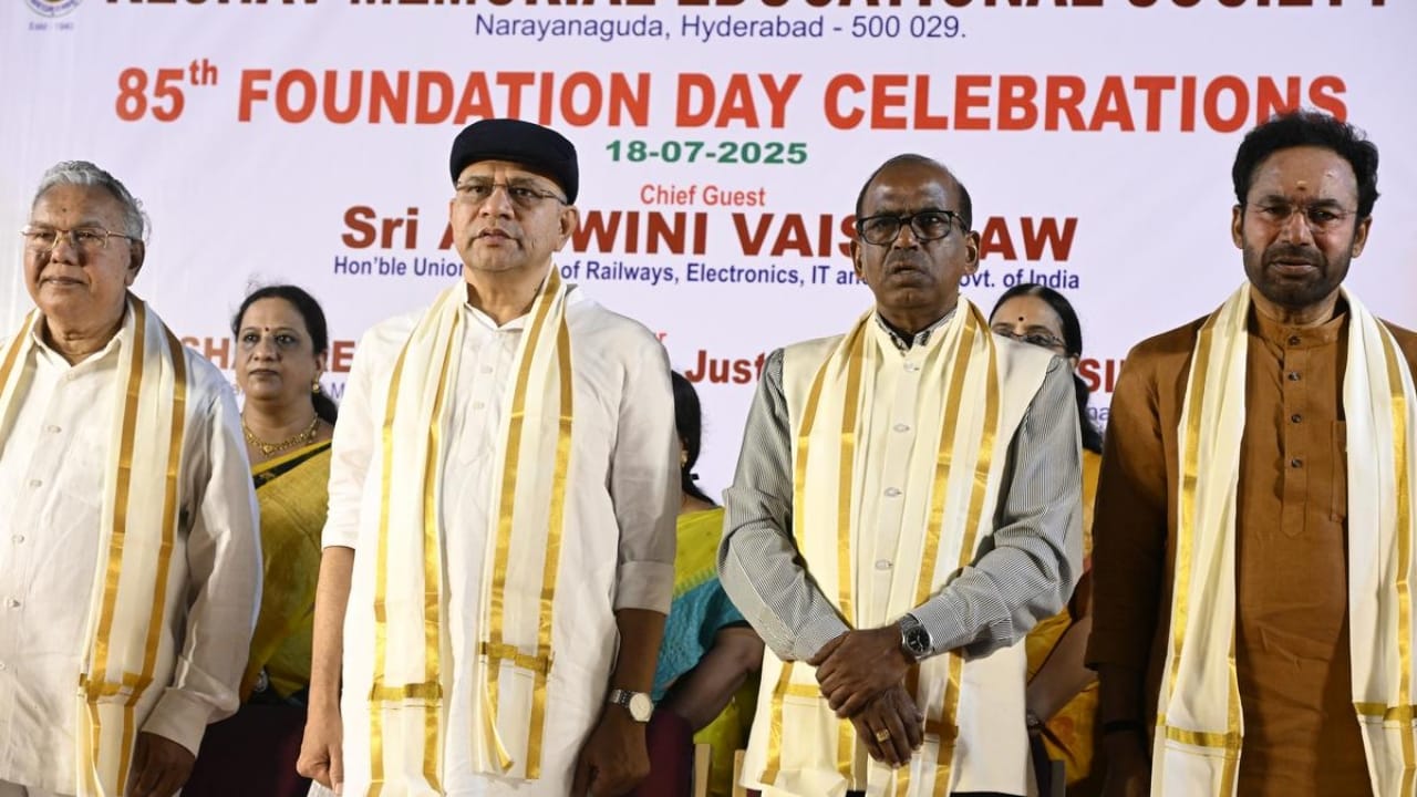 Ashwini Vaishnaw: అభివృద్ధిలో భారత్ దూసుకుపోతోంది