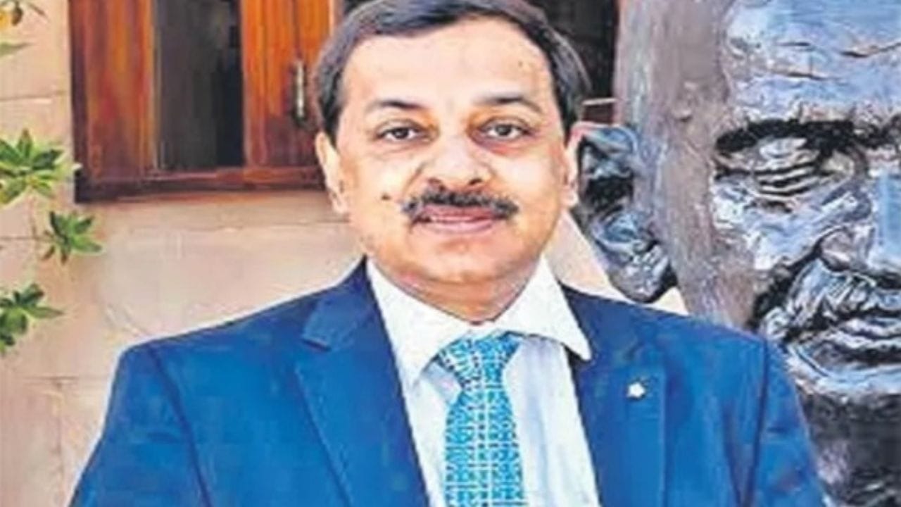 AP Liquor Scam: ఏపీ మద్యం కుంభకోణం కేసులో రజత్ భార్గవకు సిట్ నోటీసులు.!